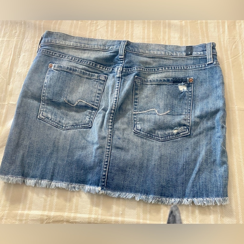 7 For All Mankind Light Blue Frayed Denim Skirt size 31 - Picture 3 of 8